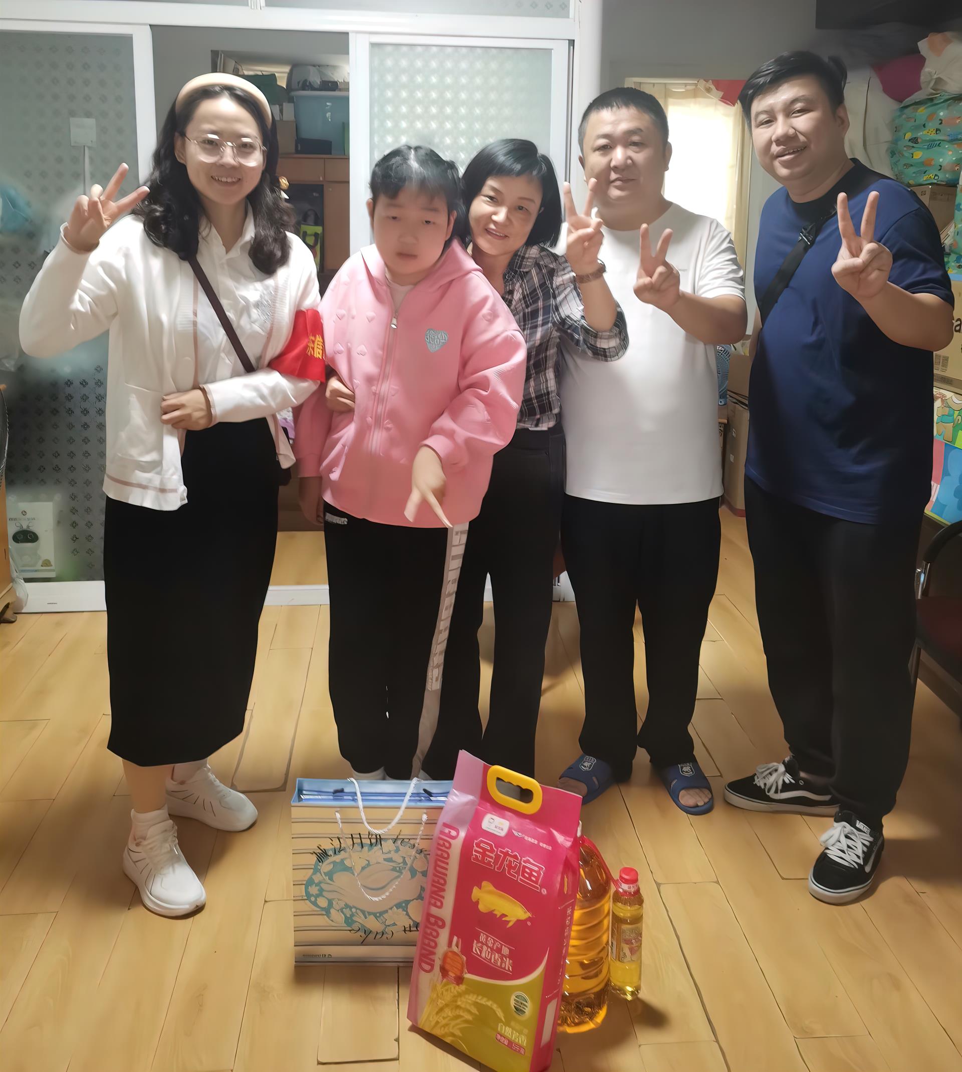 情暖中秋，與愛同行——東信醫(yī)藥團(tuán)支部慰問結(jié)對(duì)幫扶兒童